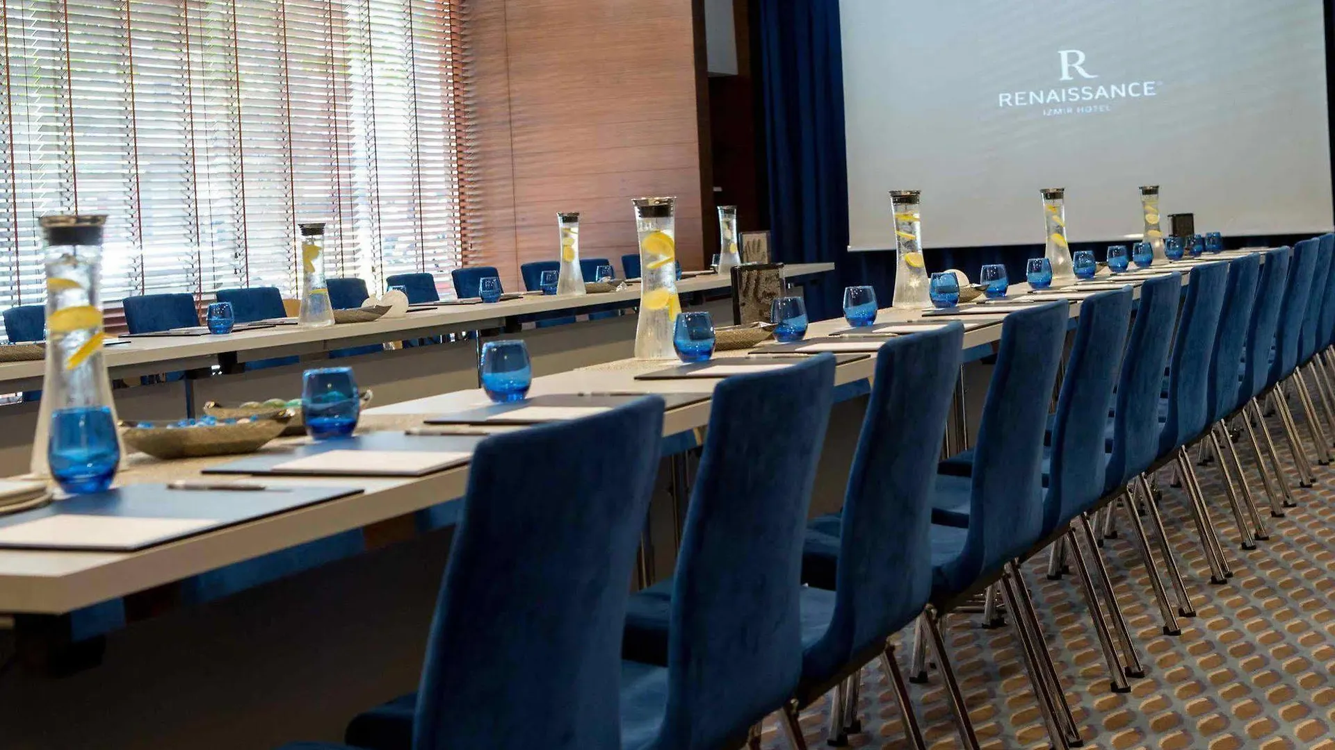 Renaissance Izmir Hotel 5*,
