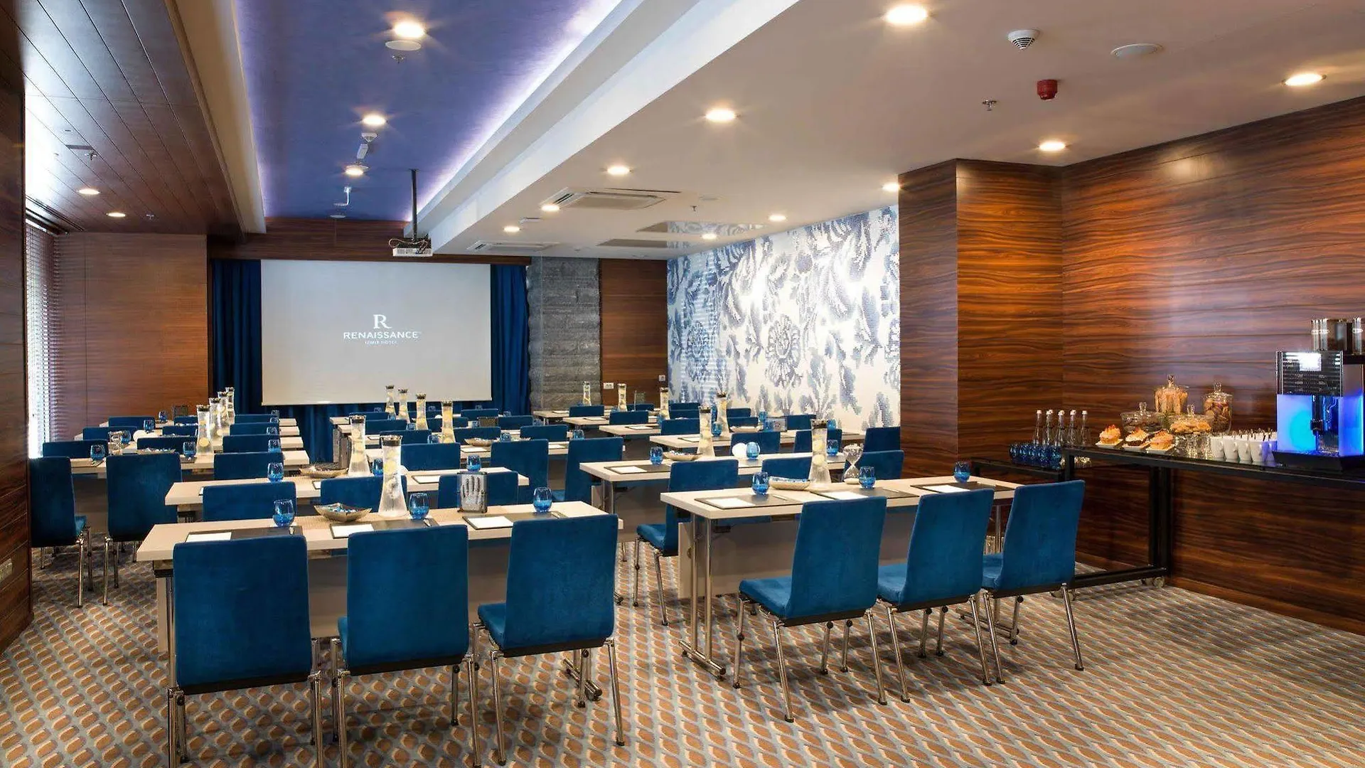 Renaissance Izmir Hotel 5*,
